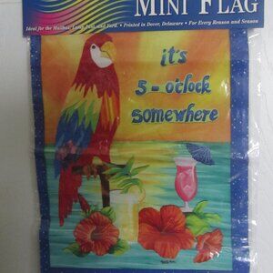 PARROT 5 O'CLOCK SOMEWHERE GARDEN FLAG ~ BRAND NEW, SEALED/13" x 18" ~